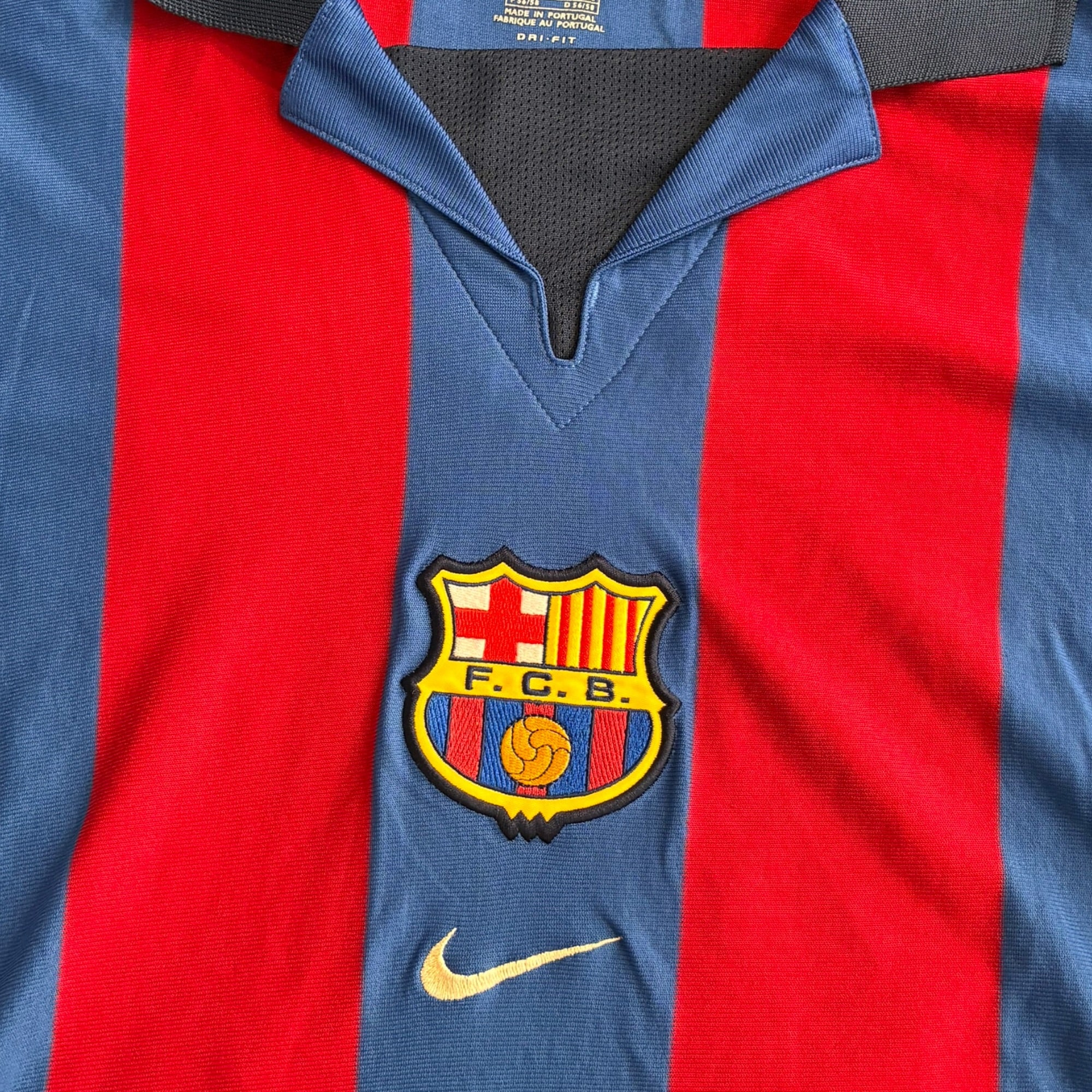 FC Barcelona 2001/02 Home . Rivaldo 10 (XL)