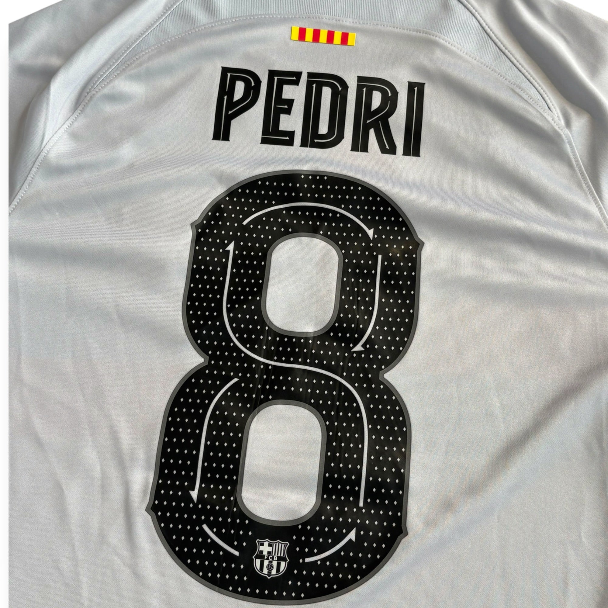 FC Barcelona 2022/23 Away - Pedri 8 (Medium)