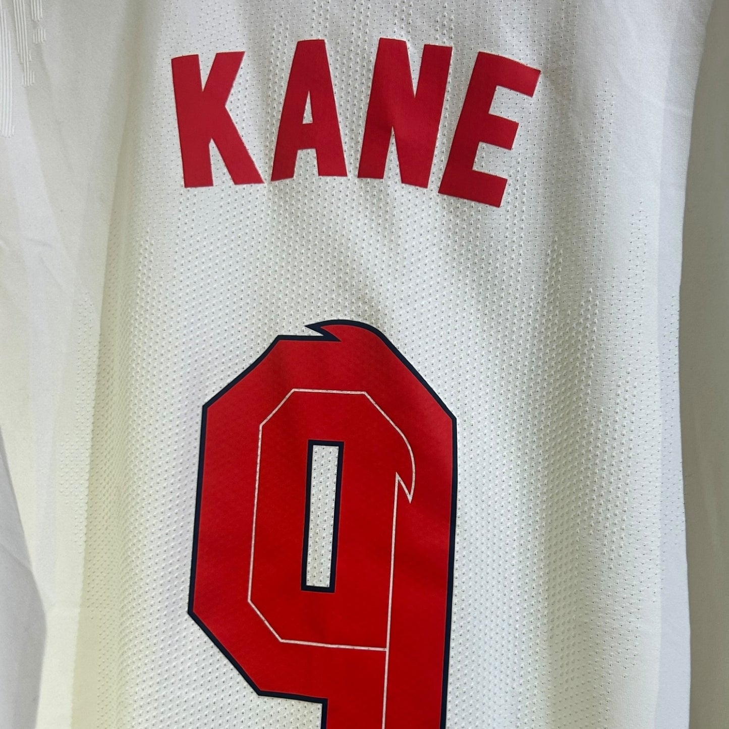 England 2020/21 Home Player Version - Kane 9 (Medium)