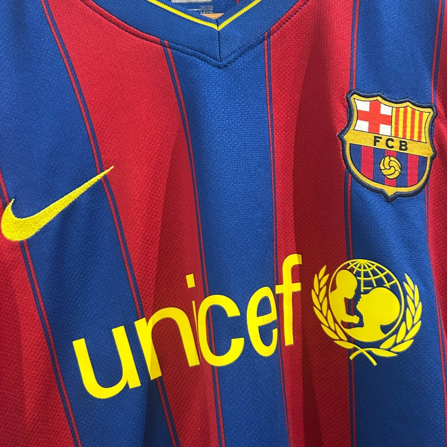 FC Barcelona 2009/10 Home - Iniesta 8 (Medium)