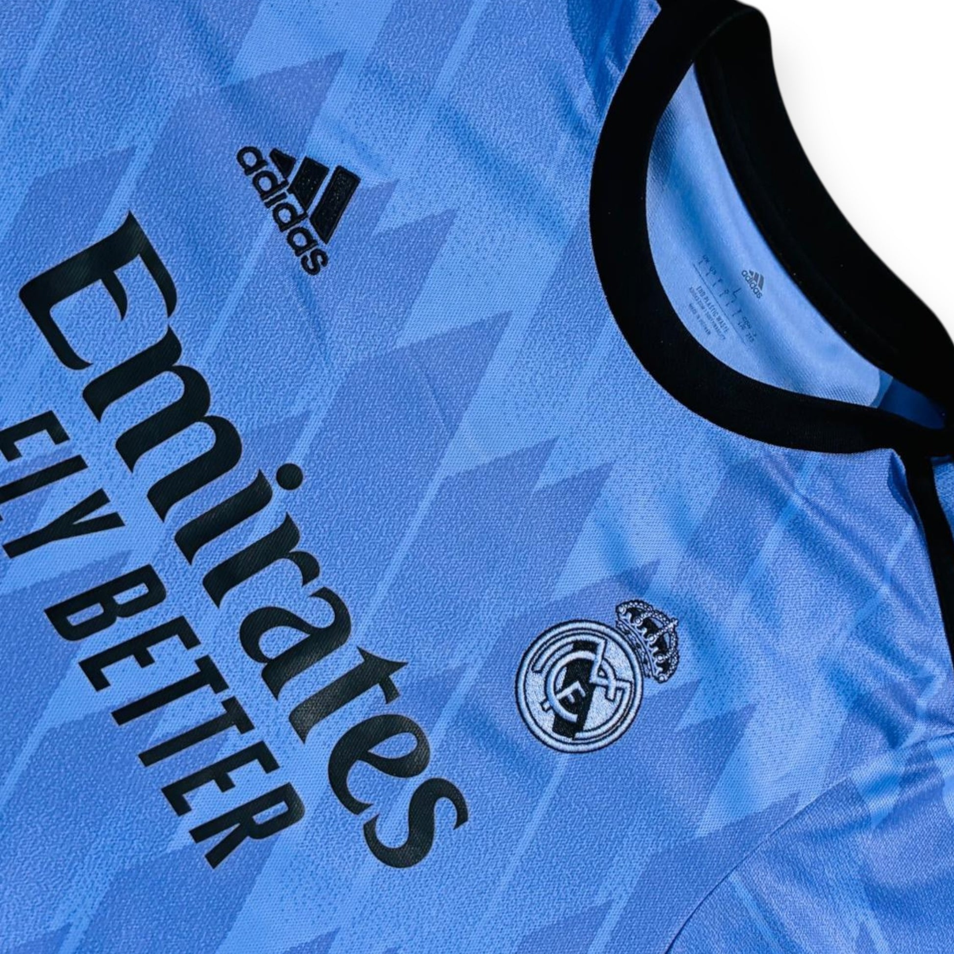 Real Madrid 2022/23 Away - Modrić 10 (Large) - KITLAUNCH