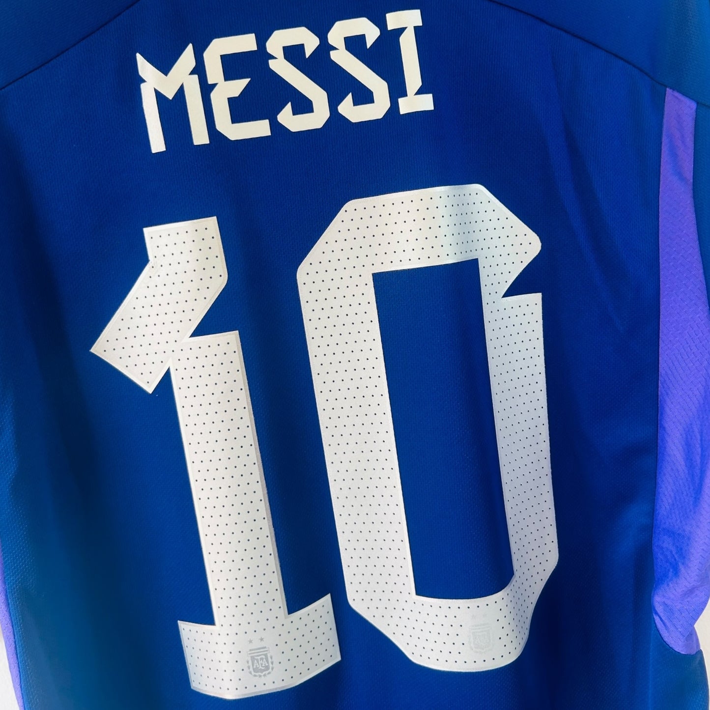 Argentina 2022 Away - Messi 10 *NEW* (Large)
