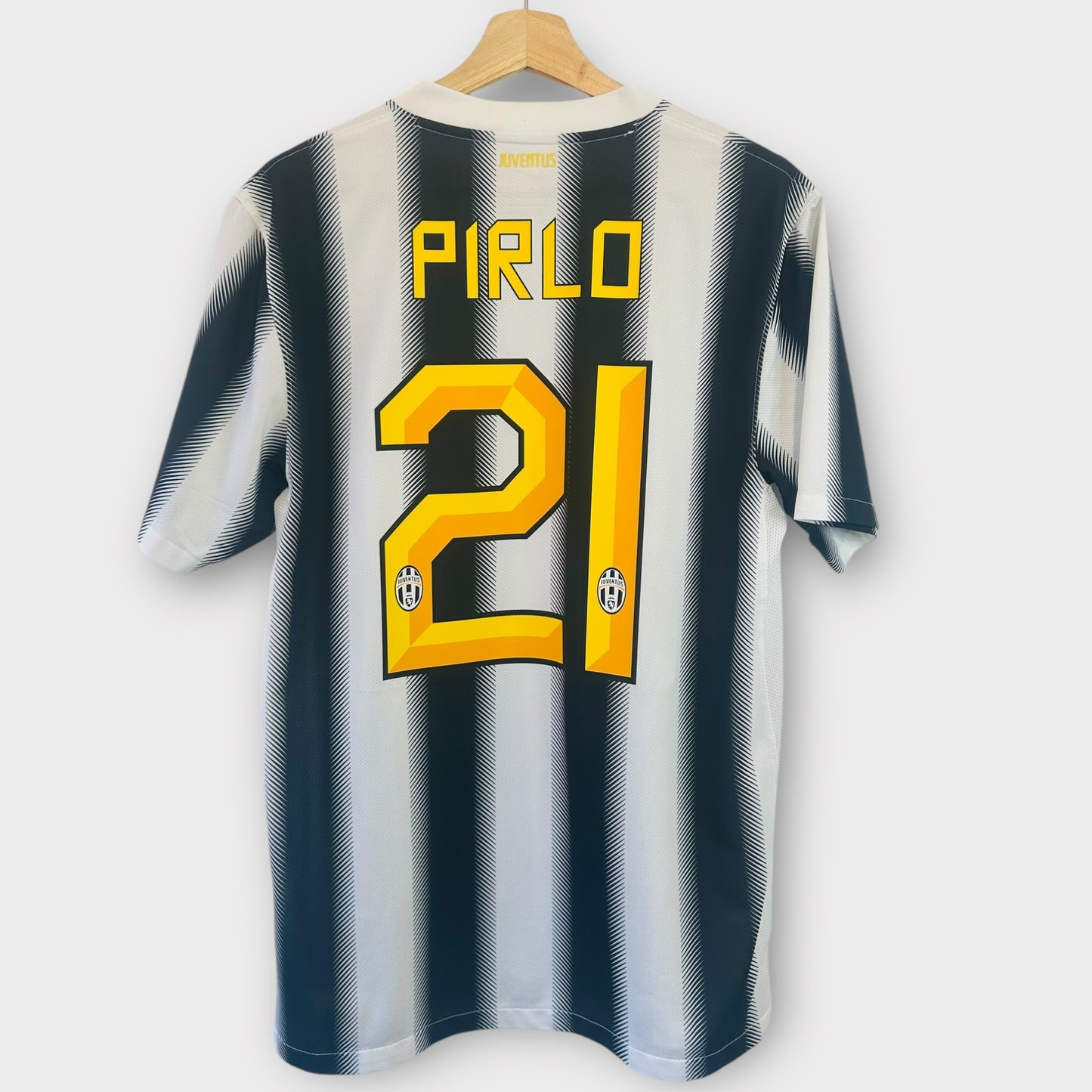 Juventus FC 2011/12 Home - Pirlo 21 (Medium)