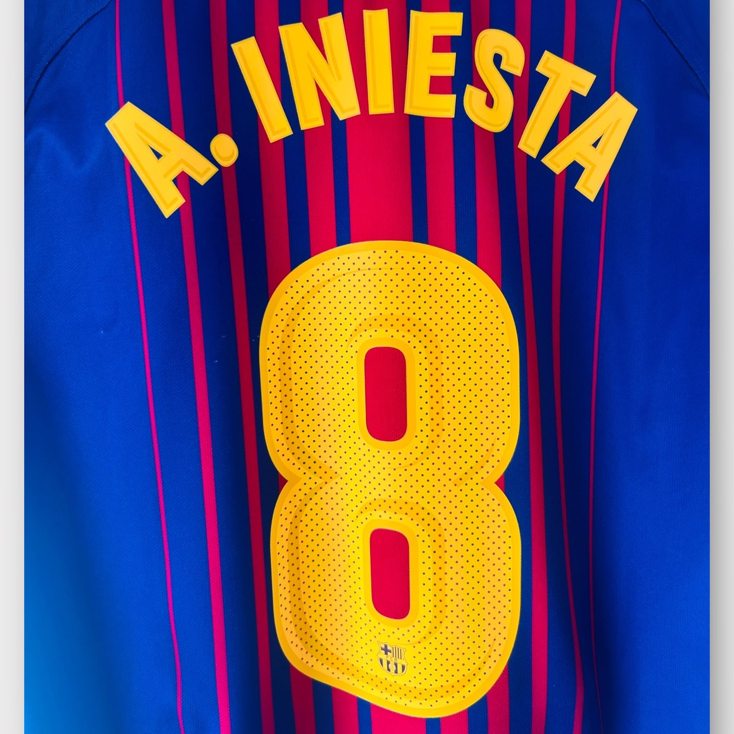 FC Barcelona 2017/18 Home - Iniesta 8 (Medium)