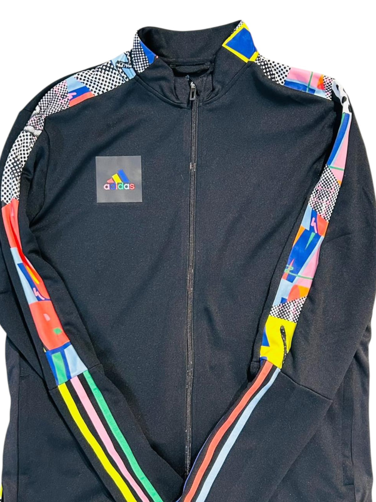 Arsenal 'Love Unites Pride' 2022/23 Adidas Tracksuit (Large)