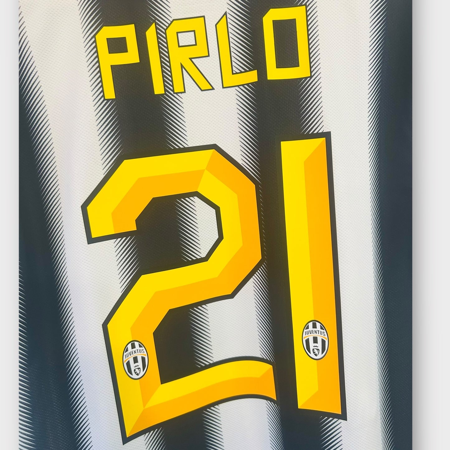 Juventus FC 2011/12 Home - Pirlo 21 (Medium)