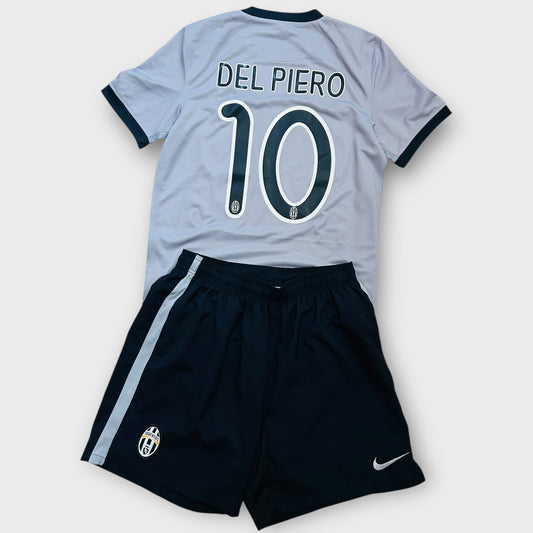 Juventus FC 2009/10 Away - Del Piero 10 (Small) + Shorts (Medium)
