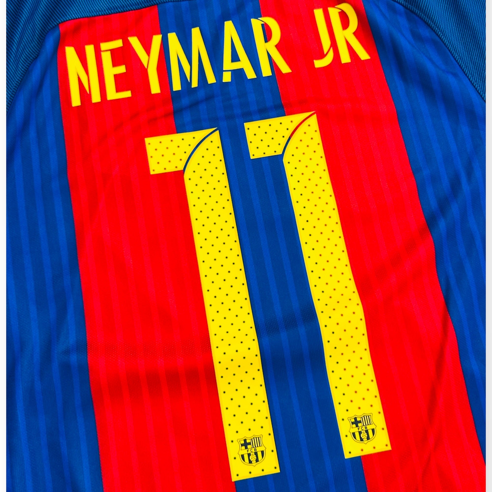 FC Barcelona 2016/17 Home - Neymar Jr 11 (Small)