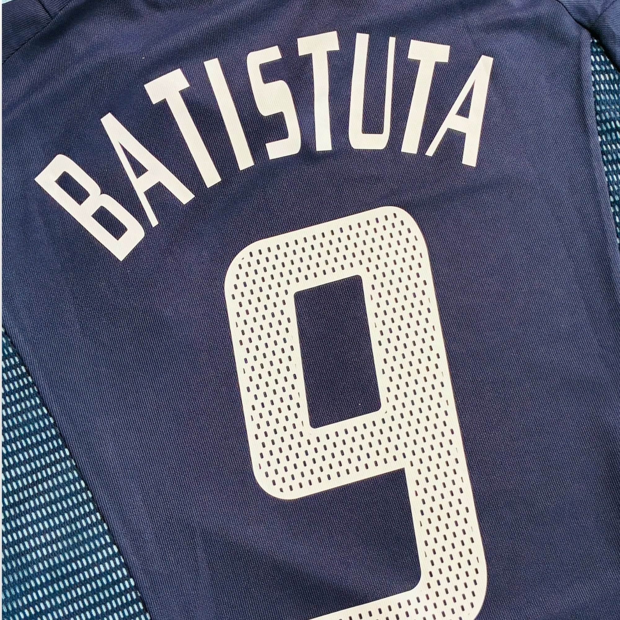Argentina 2002 Away - Batistuta 9 (Large)