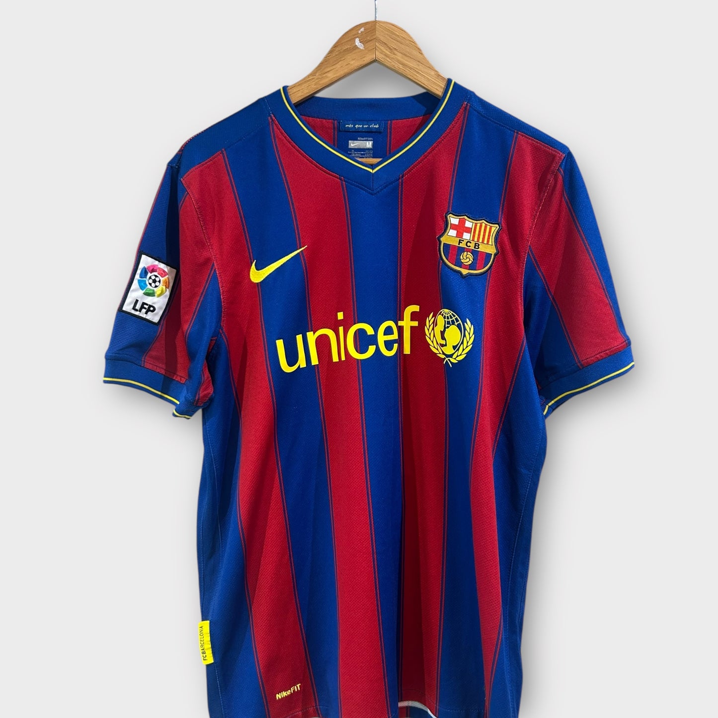 FC Barcelona 2009/10 Home - Iniesta 8 (Medium)