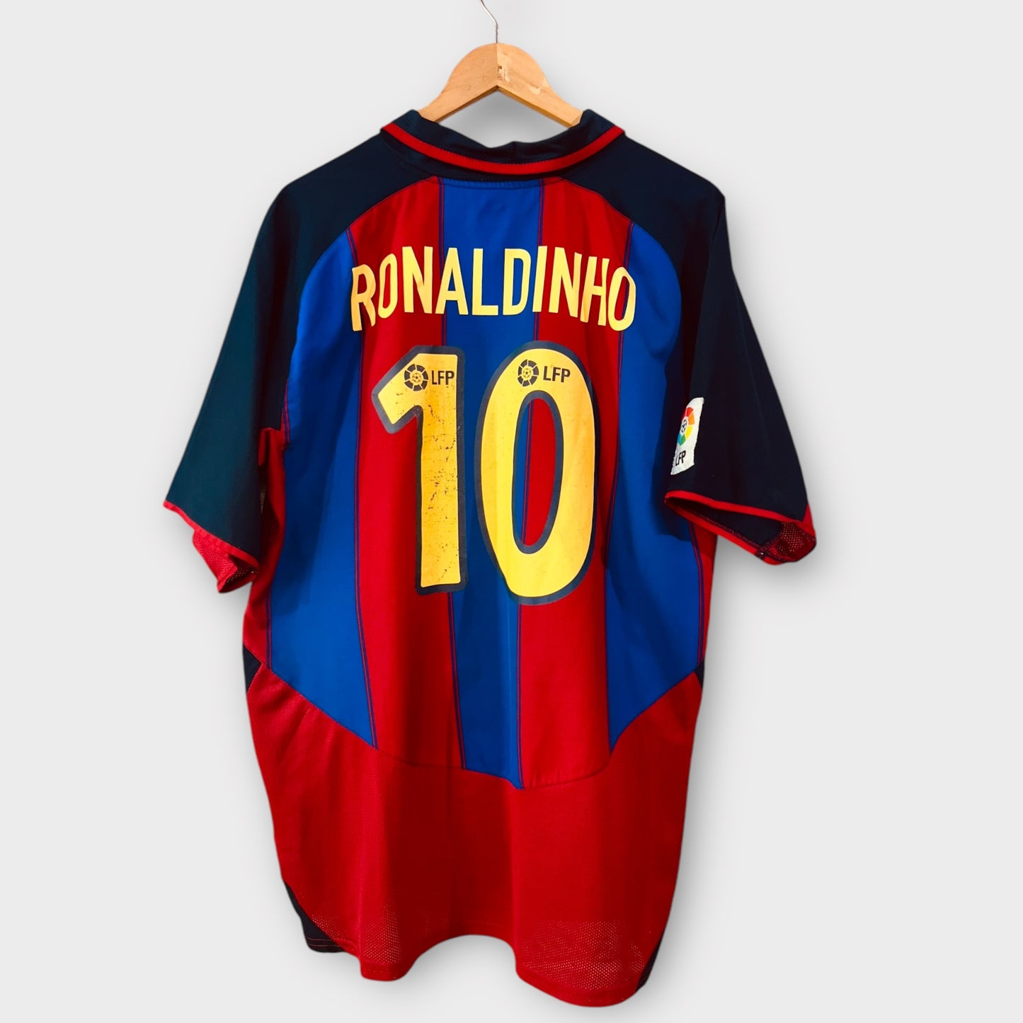 FC Barcelona 2003/04 Home - Ronaldinho 10 (XL)