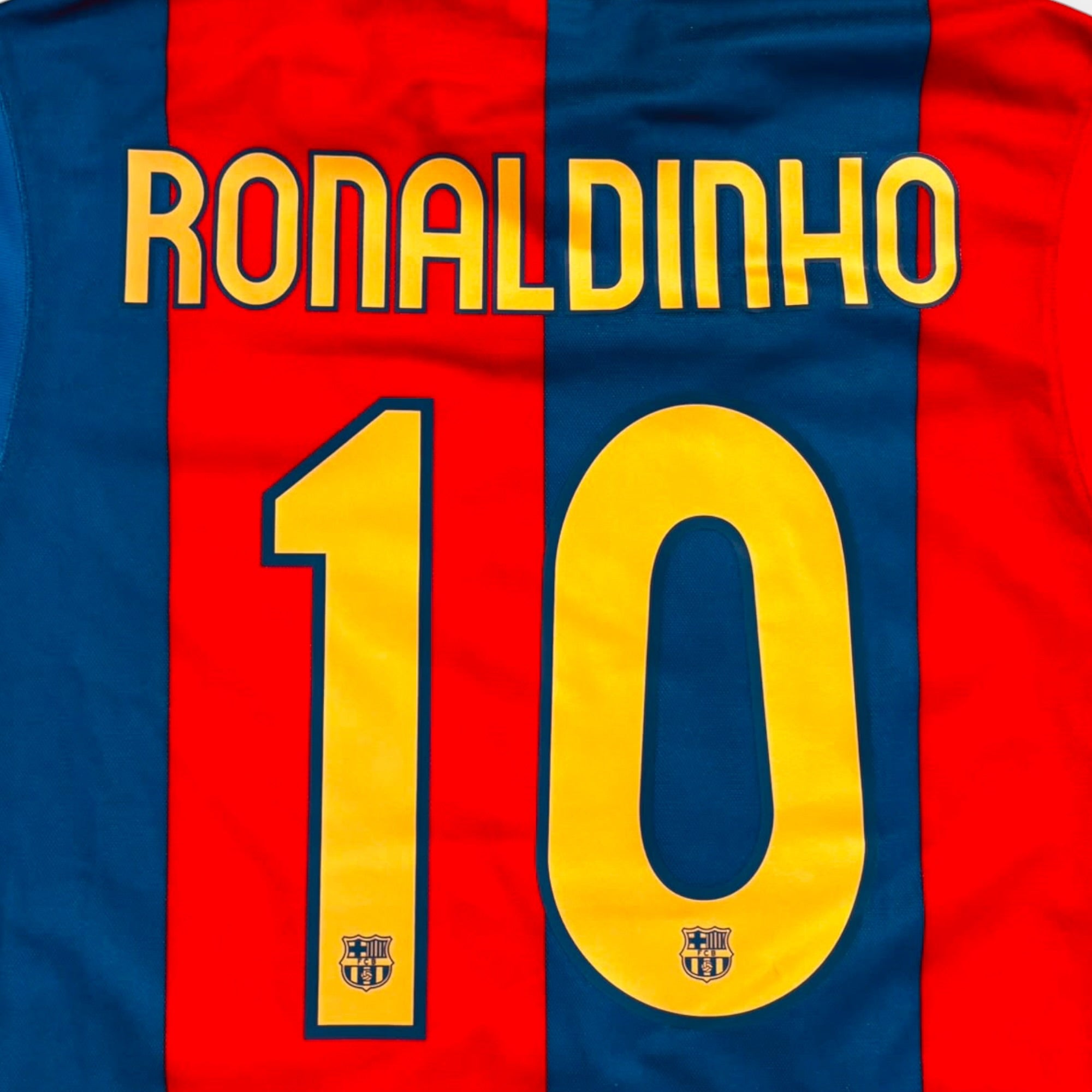 FC Barcelona 2006/07 Home - Ronaldinho 10 (Small)