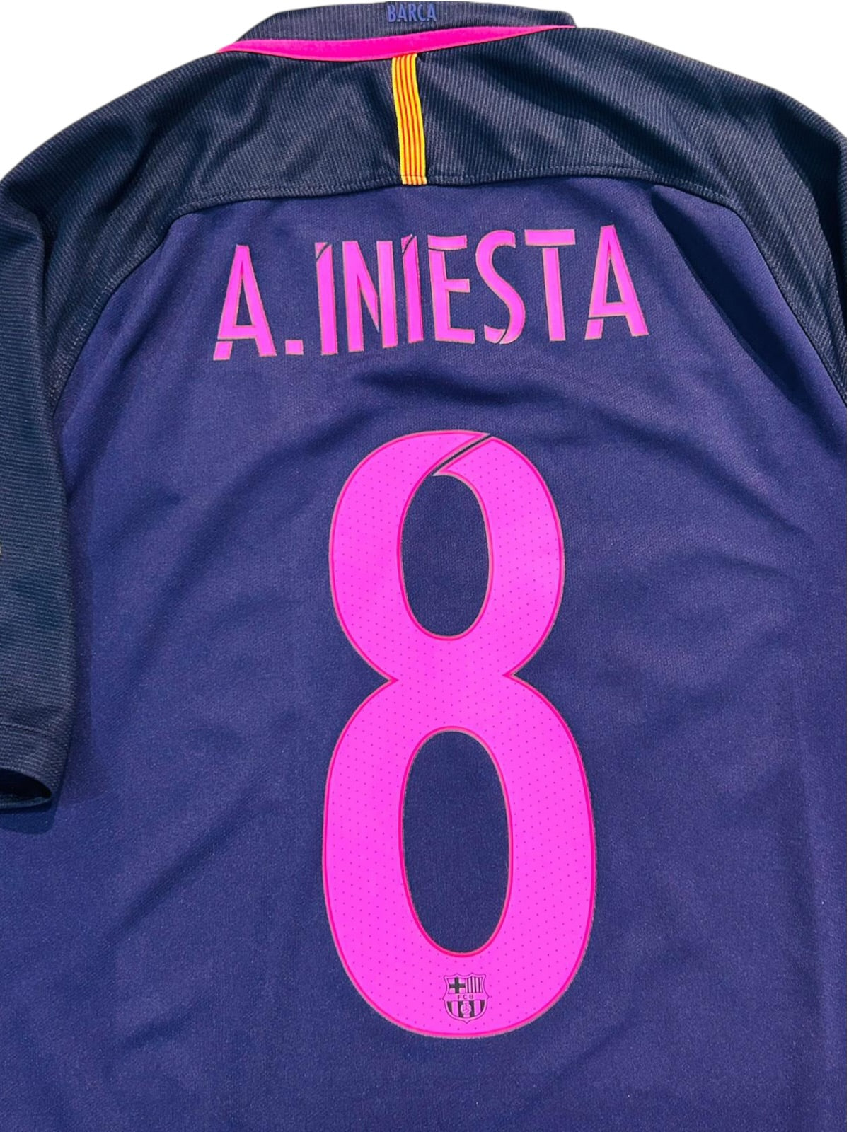 FC Barcelona 2016/17 Away - A. Iniesta 8 (Small)