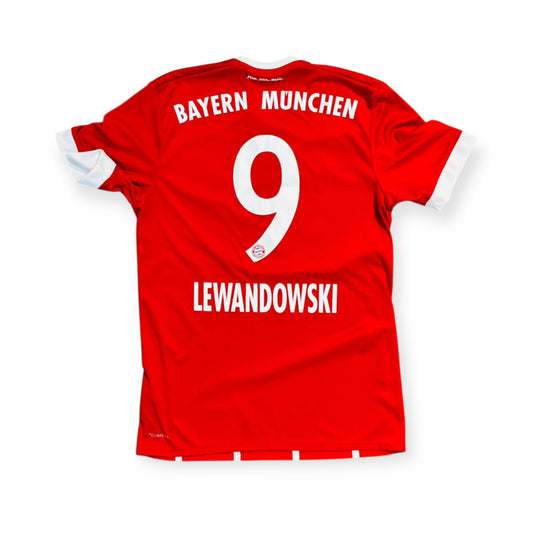 Bayern 2018/19 Home - Lewandowski 9 (Small)