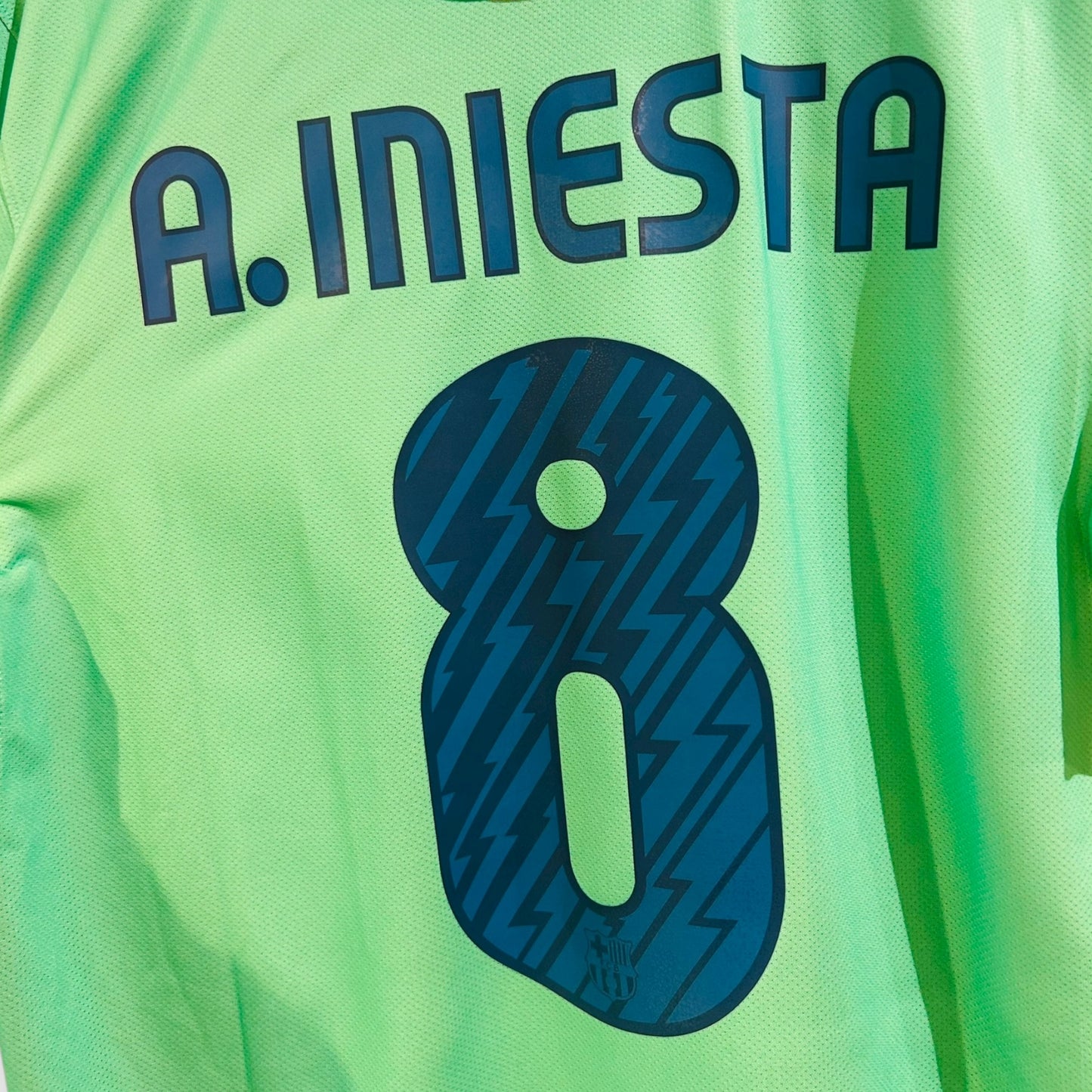 FC Barcelona 2010/11 Away - Iniesta 8 (Large)