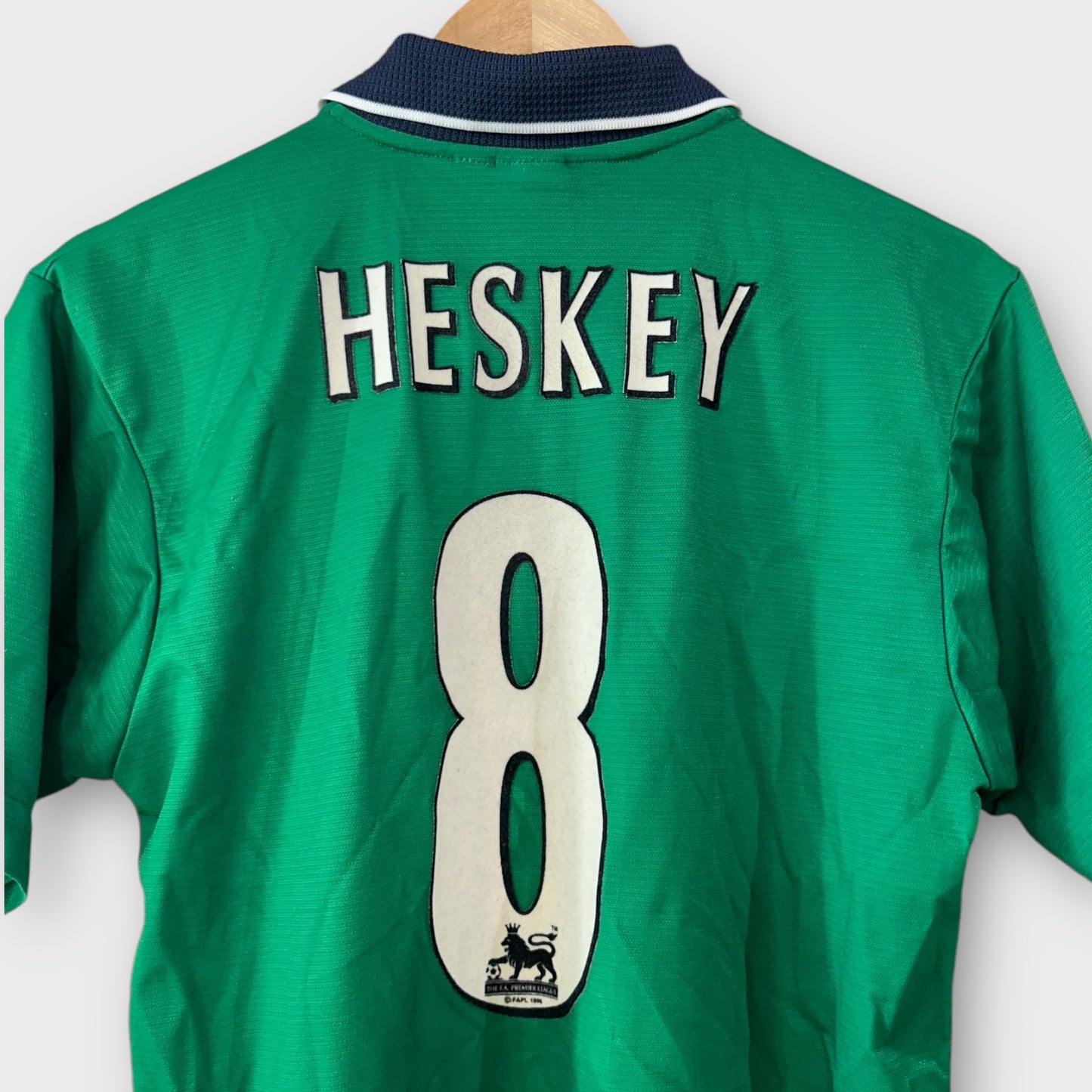 Liverpool 1999/01 Away - Heskey 8 (XS)