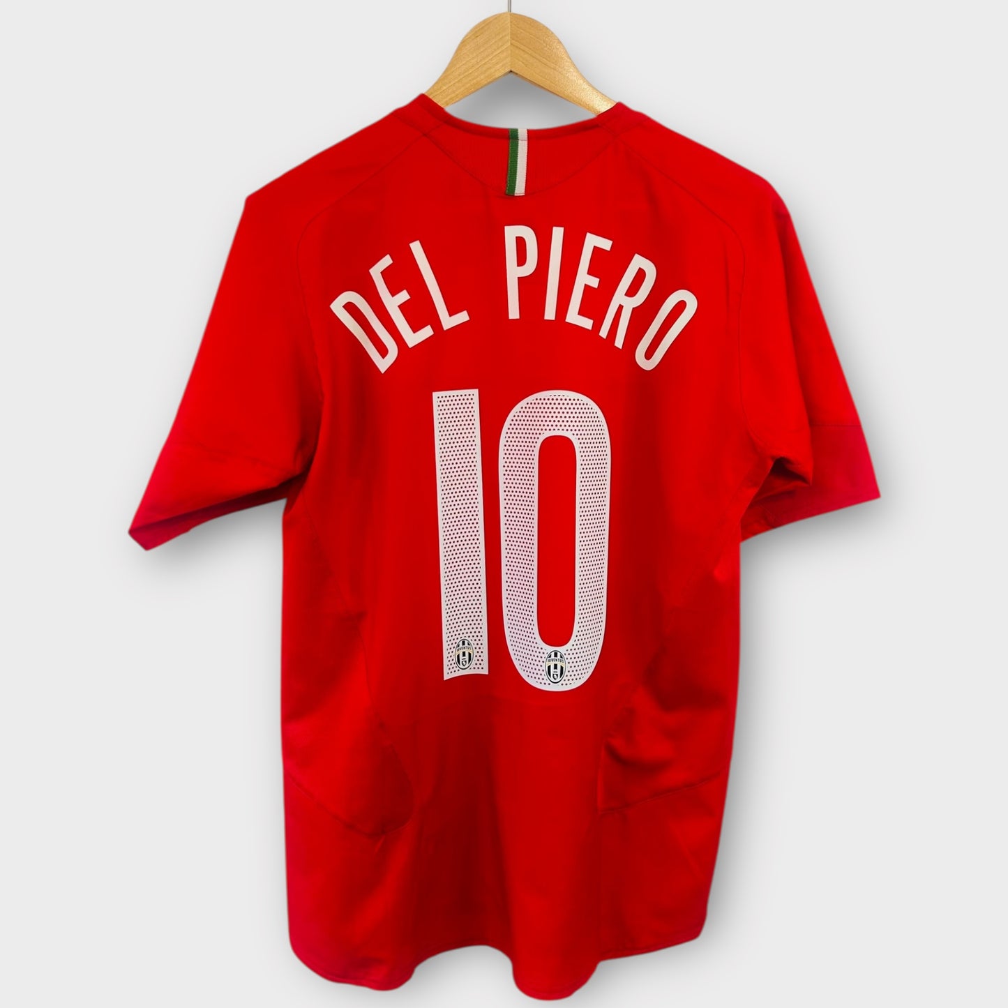 Juventus FC 2005/06 Away - Del Piero 10 (Small) + Shorts (Medium)