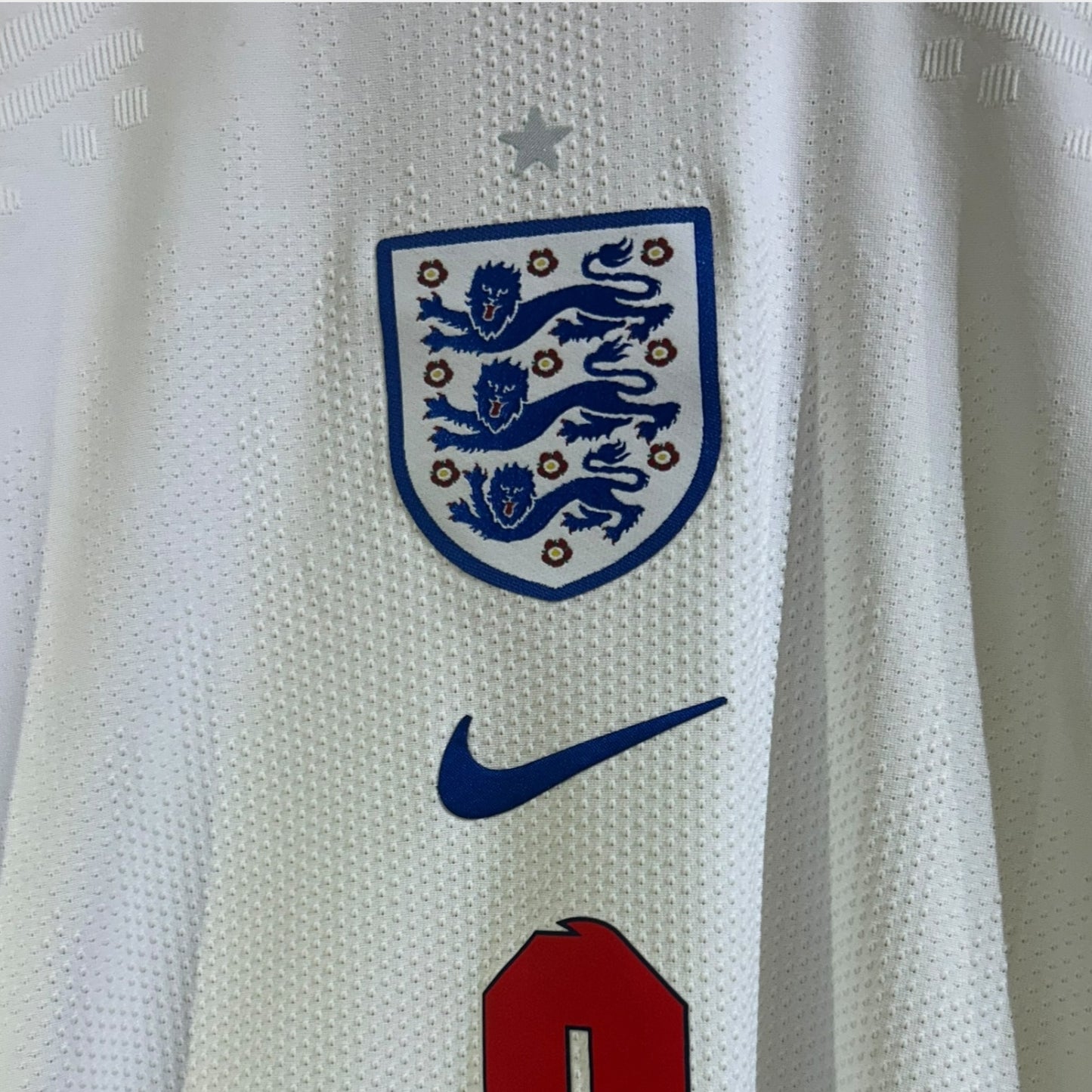 England 2020/21 Home Player Version - Kane 9 (Medium)