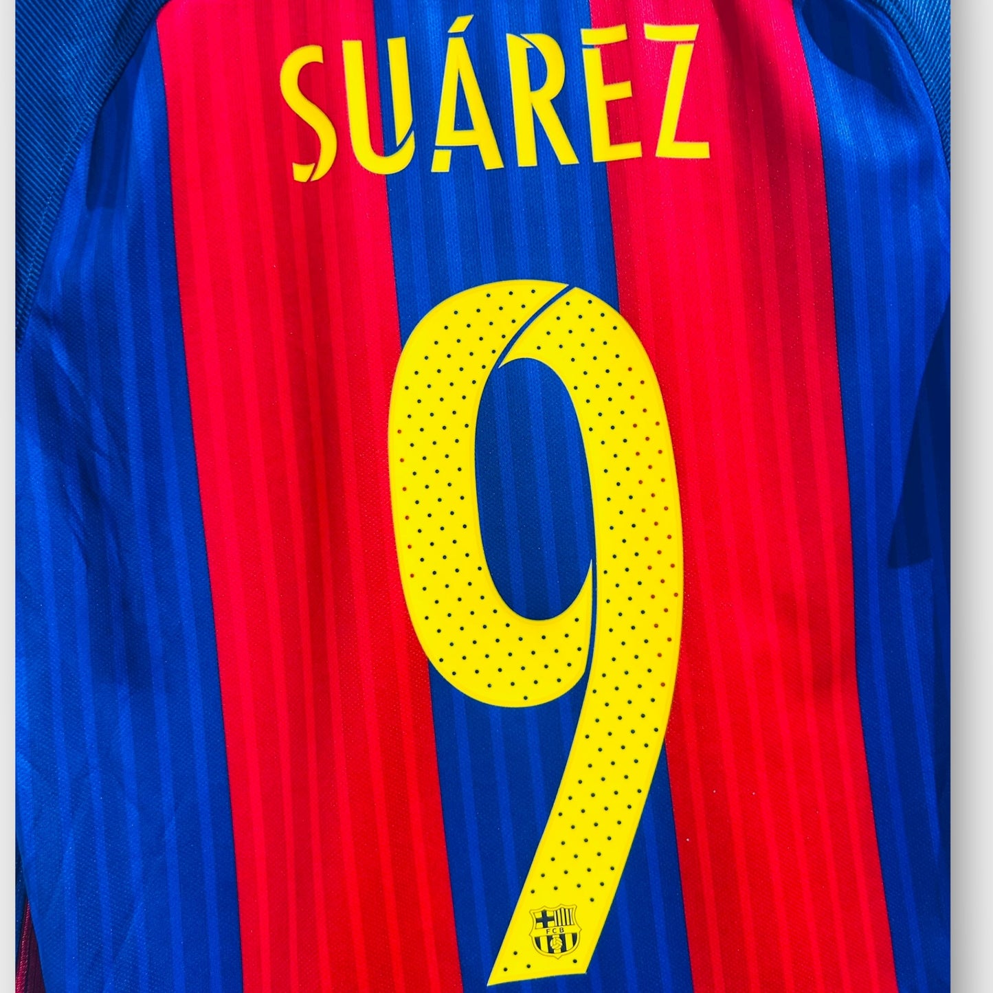 FC Barcelona 2016/17 Home - Suárez 9 (Small)