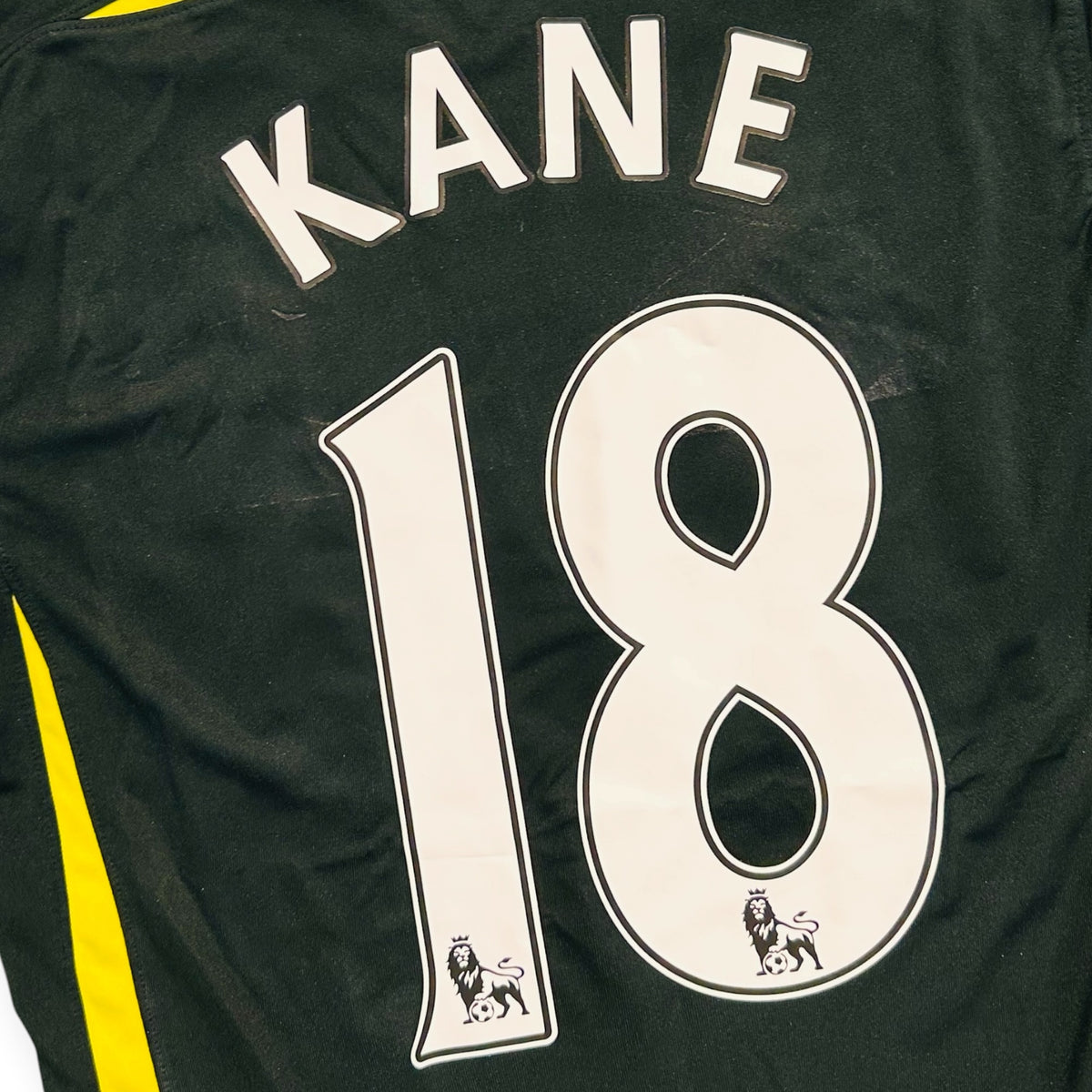 Tottenham Hotspur 2014/15 Away - Kane 18 (Small)