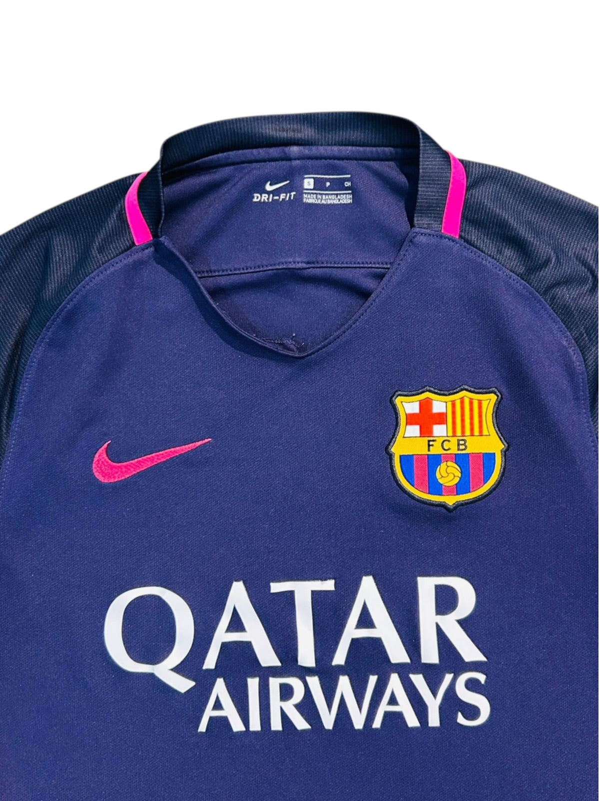 FC Barcelona 2016/17 Away - A. Iniesta 8 (Small)