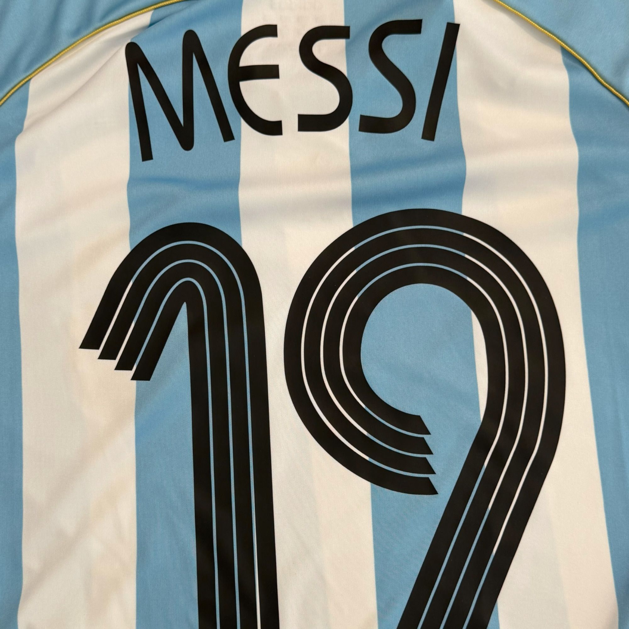 Argentina 2006 Home - Messi 19 (Large)