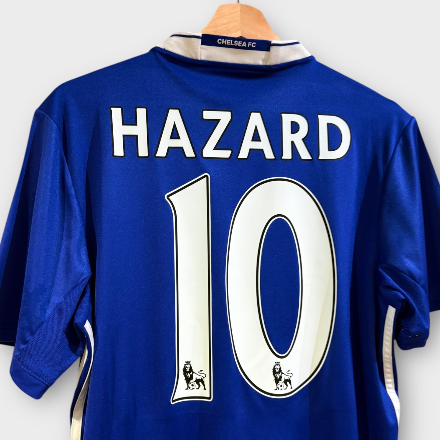 Chelsea 2016/17 Home - Hazard 10 (Medium)