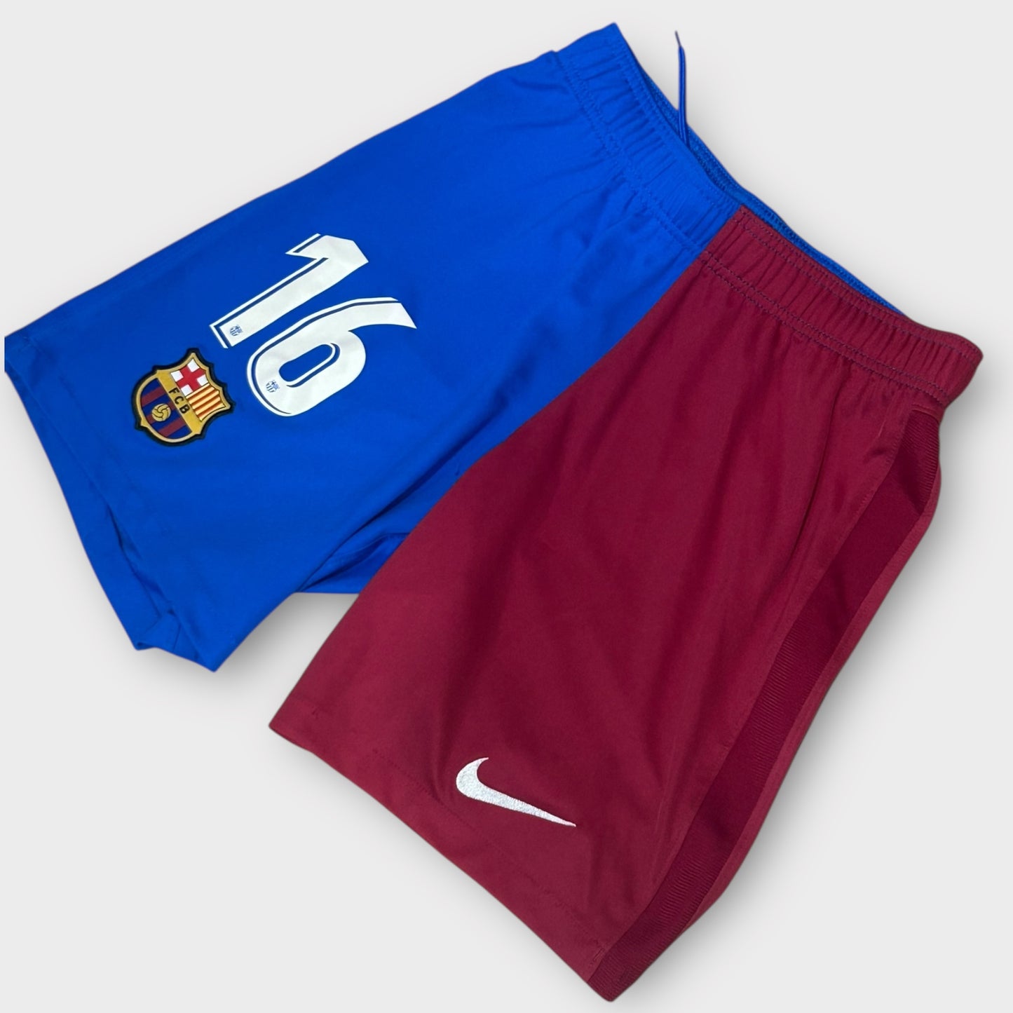 FC Barcelona 2021/22 Home + Shorts - Pedri 16 (Small)
