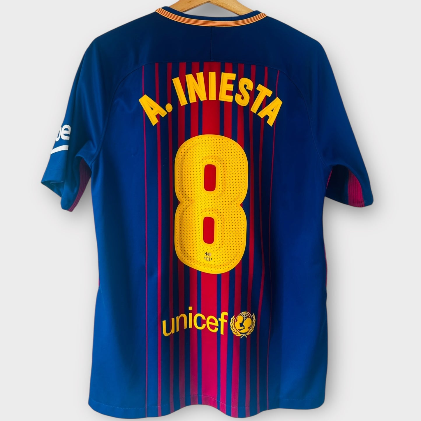 FC Barcelona 2017/18 Home - Iniesta 8 (Medium)
