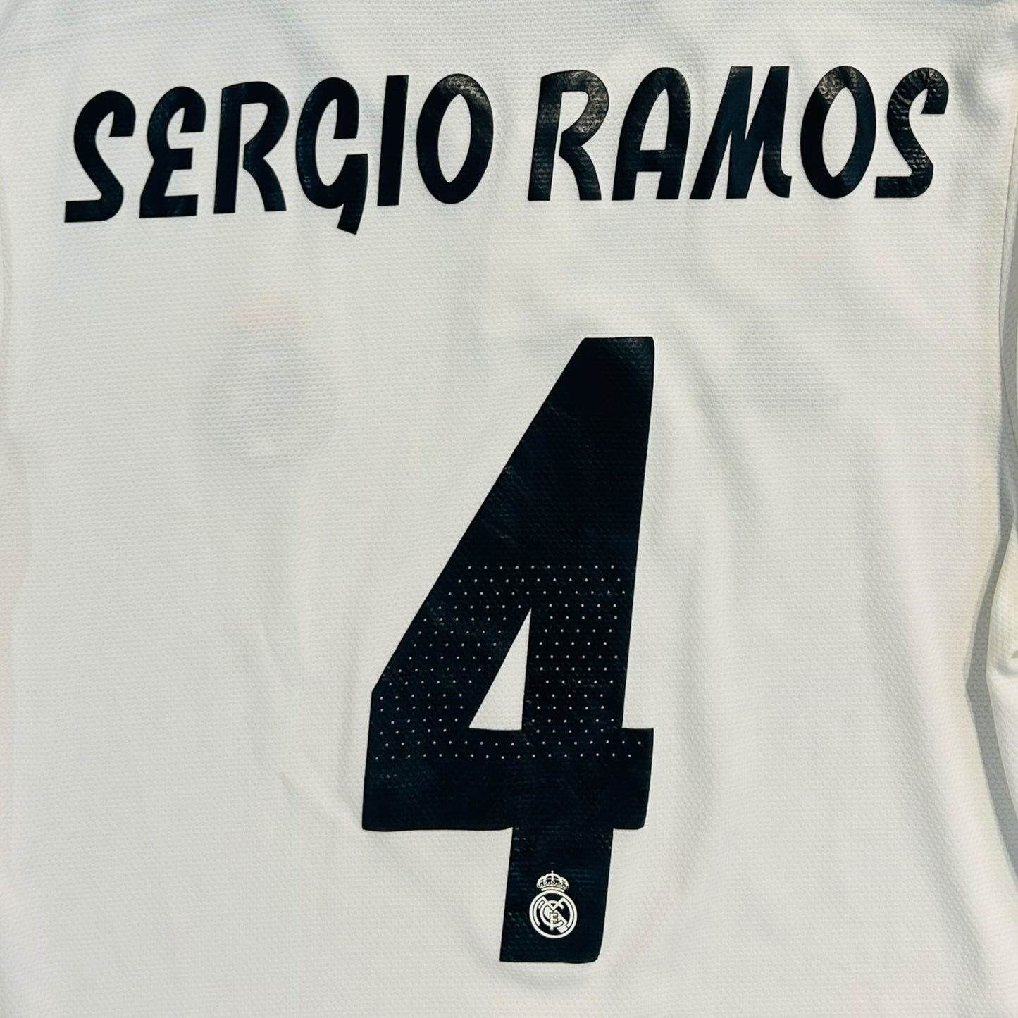 Real Madrid 2018/19 Home . Sergio Ramos 4 (Medium)