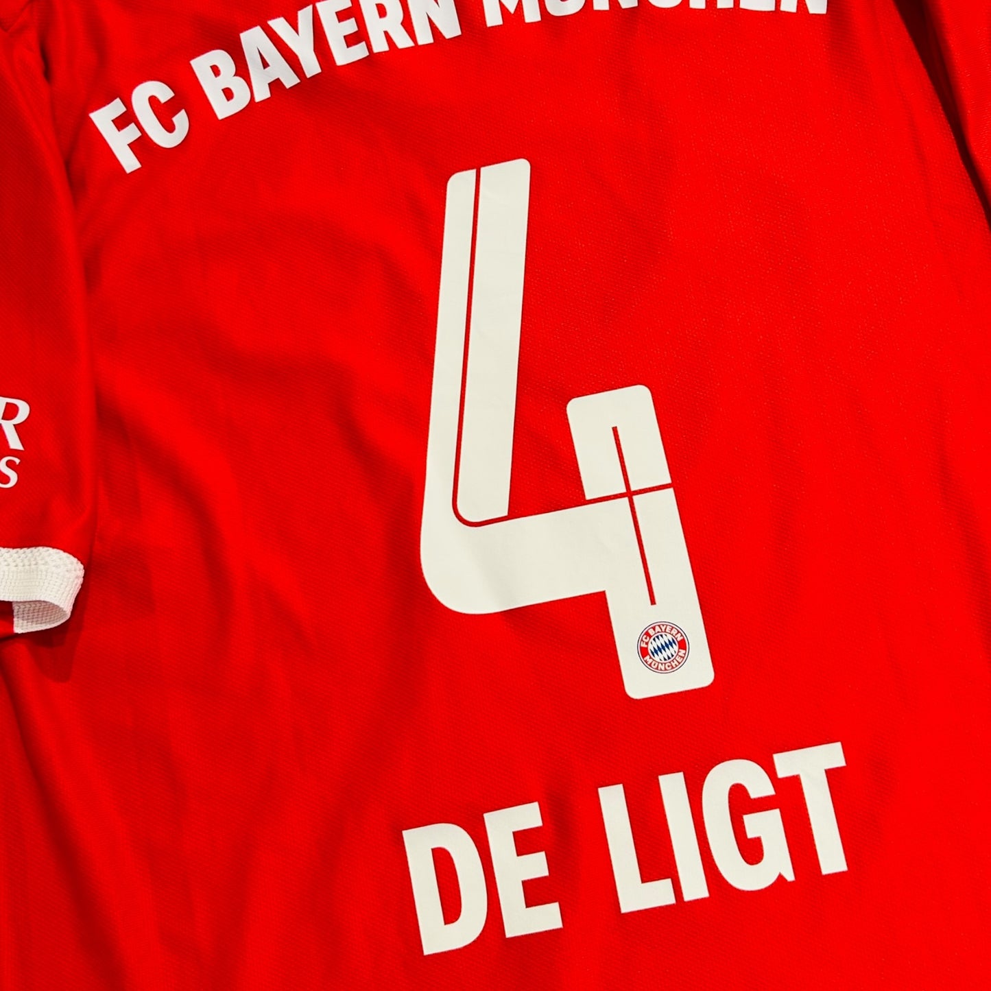 Bayern Munich 2022/23 Home Player Version - De ligt 4 (Medium)