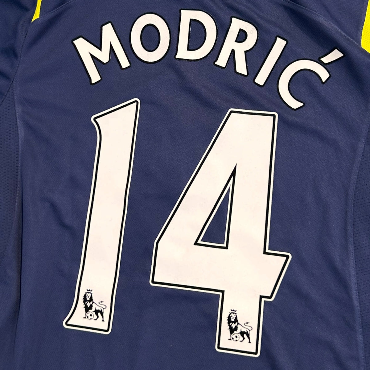 Tottenham Hotspur 2009/10 Away - Modric 14 (Medium) - KITLAUNCH