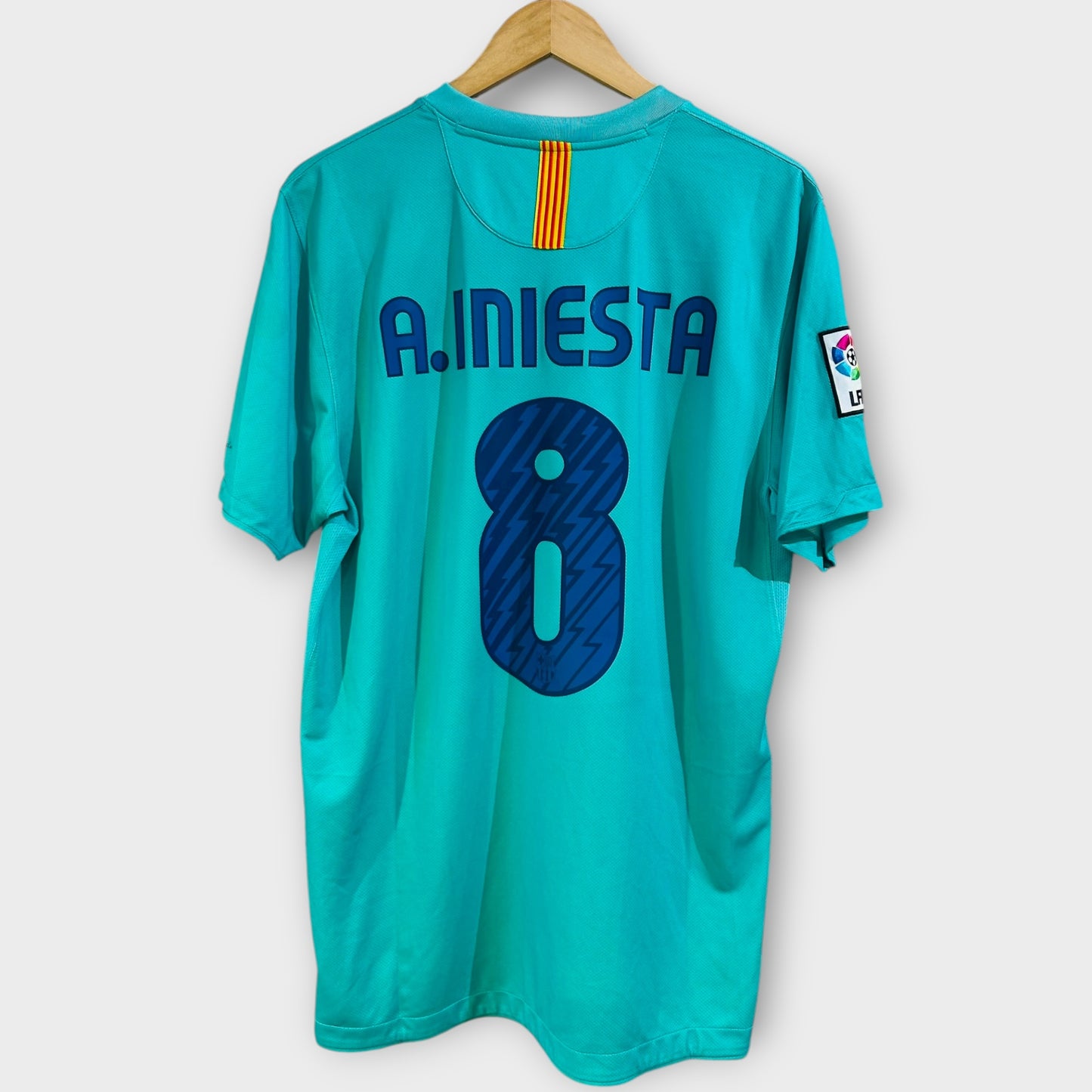 FC Barcelona 2010/11 Away - Iniesta 8 (Large)