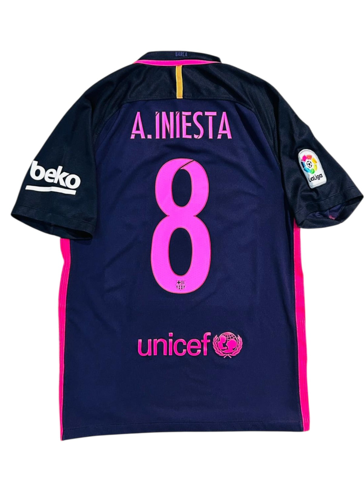 FC Barcelona 2016/17 Away - A. Iniesta 8 (Small)