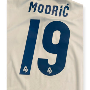 Real Madrid 2016/17 Home - Modrić 10 (Small) - KITLAUNCH