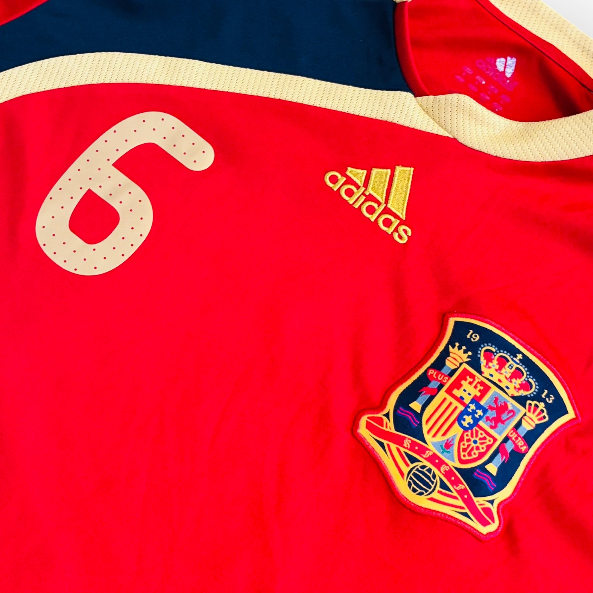 Spain 2009 Home - Iniesta 6 (Large)