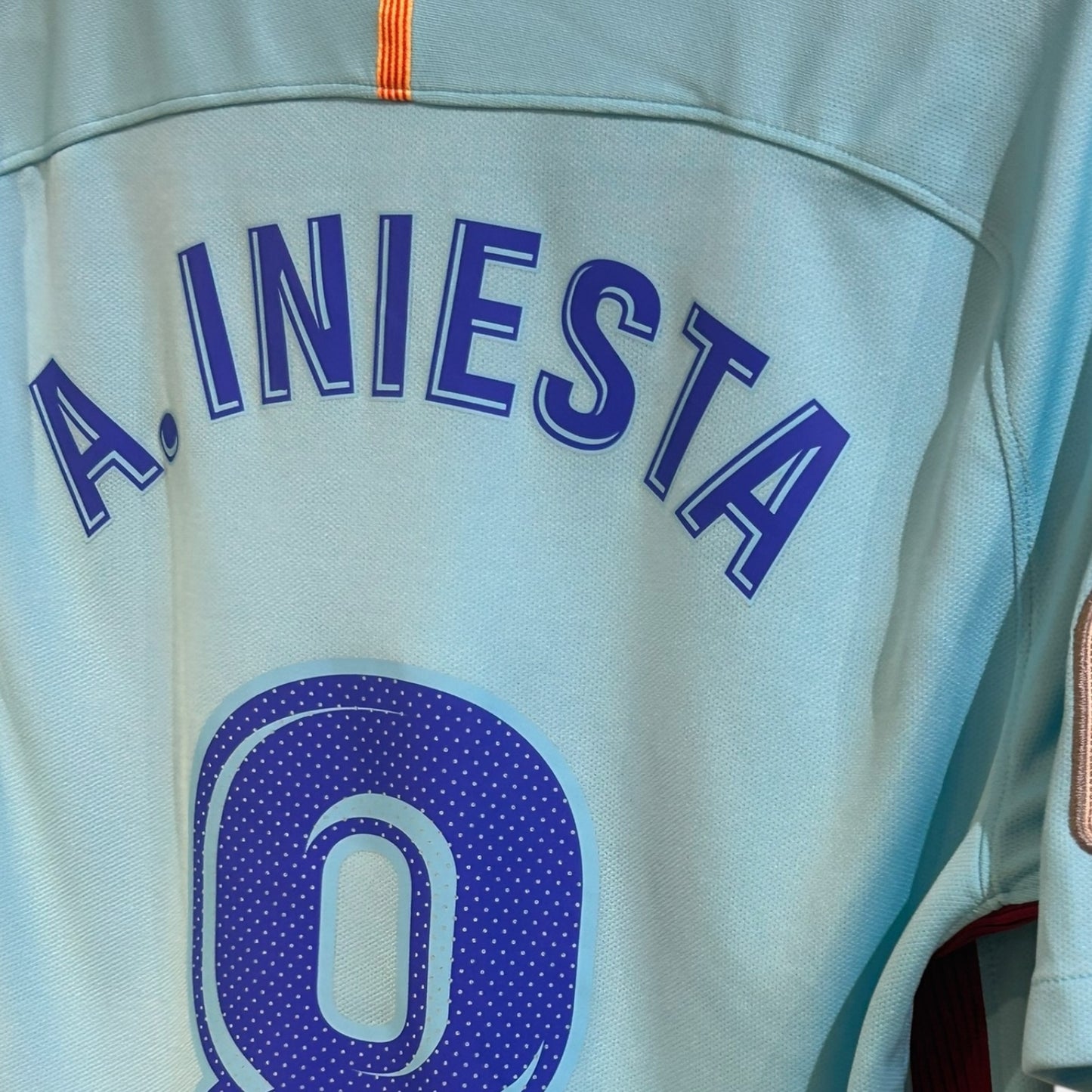 FC Barcelona 2017/18 Away - Iniesta 8 (Medium)