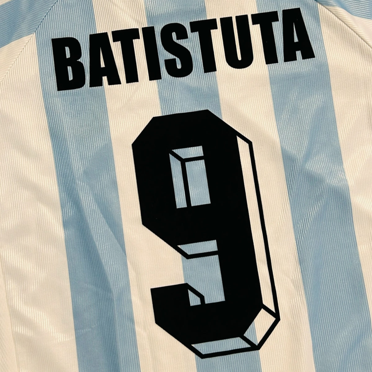 Argentina 1998 Home - Batistuta 9 (Large)