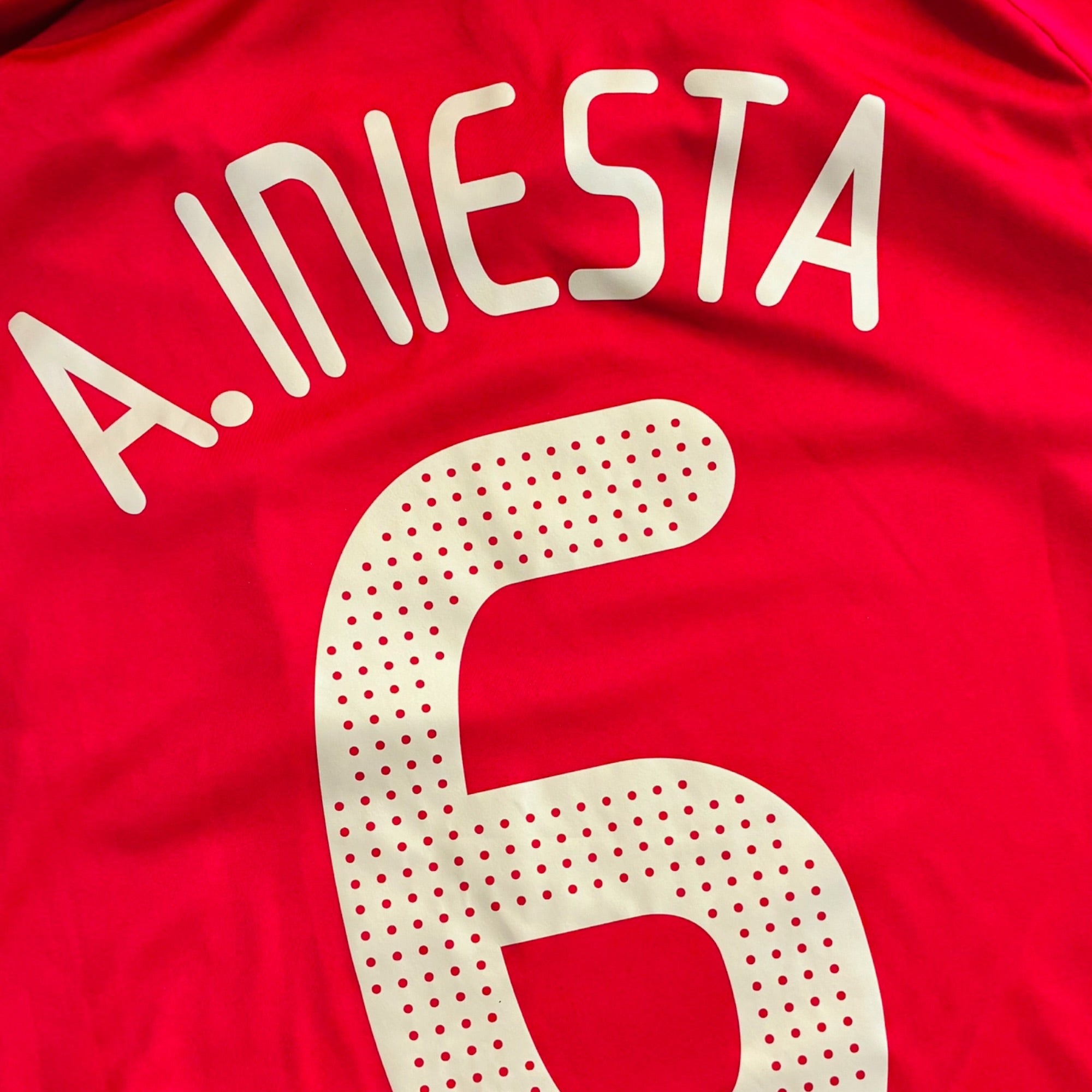 Spain 2009 Home - Iniesta 6 (Large)