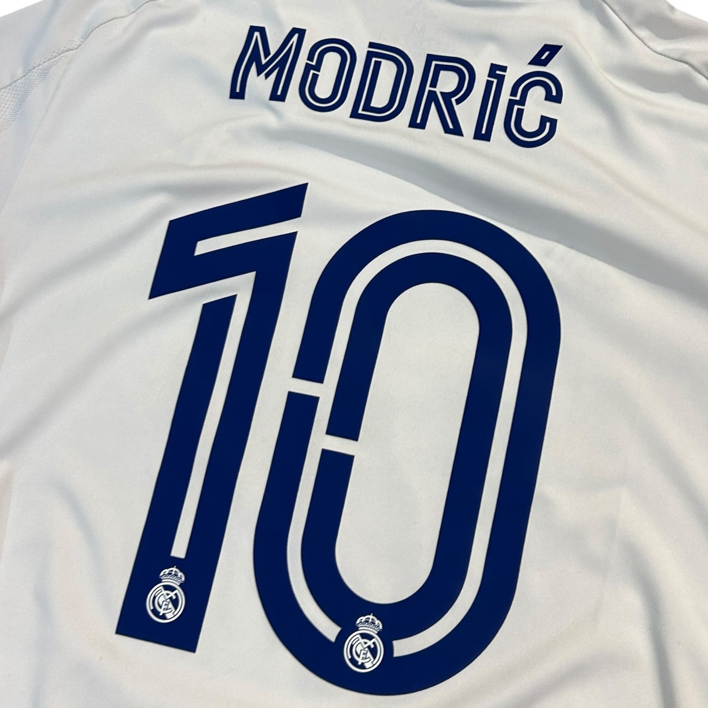 Real Madrid 2020/21 Home - Modrić 10 (Medium) - KITLAUNCH