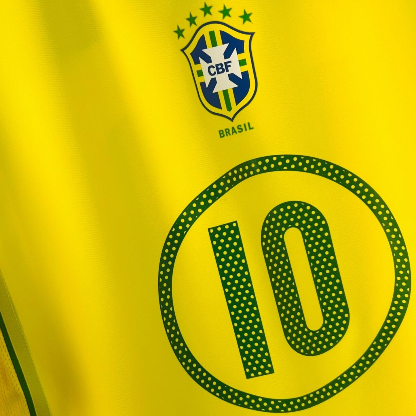 Brazil 2004 Home T90 Re-edition - Ronaldinho 10 (Medium)