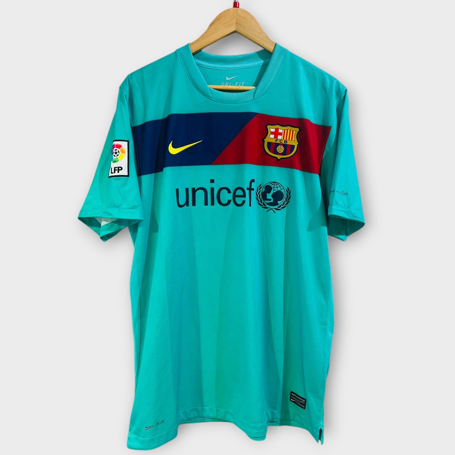 FC Barcelona 2010/11 Away - Iniesta 8 (Large)