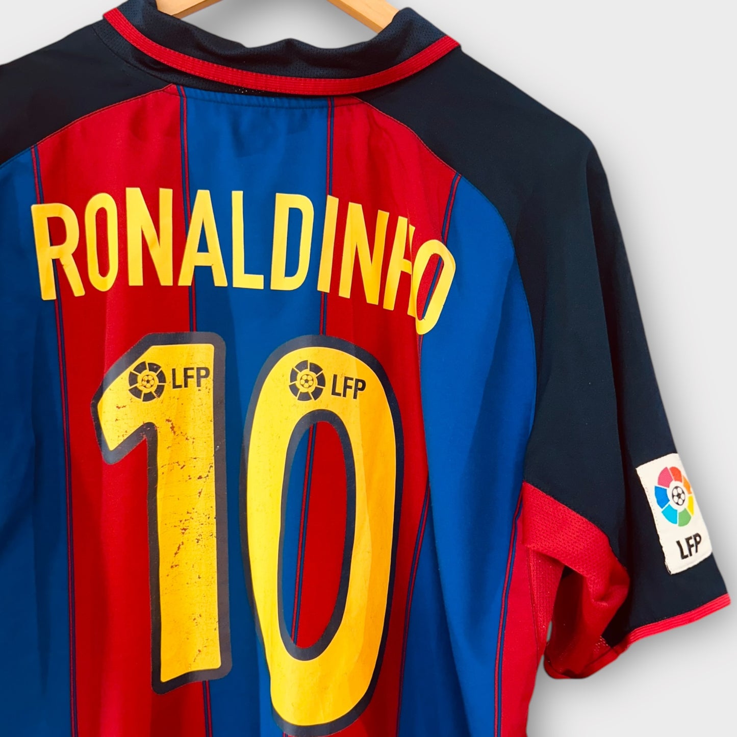 FC Barcelona 2003/04 Home - Ronaldinho 10 (XL)