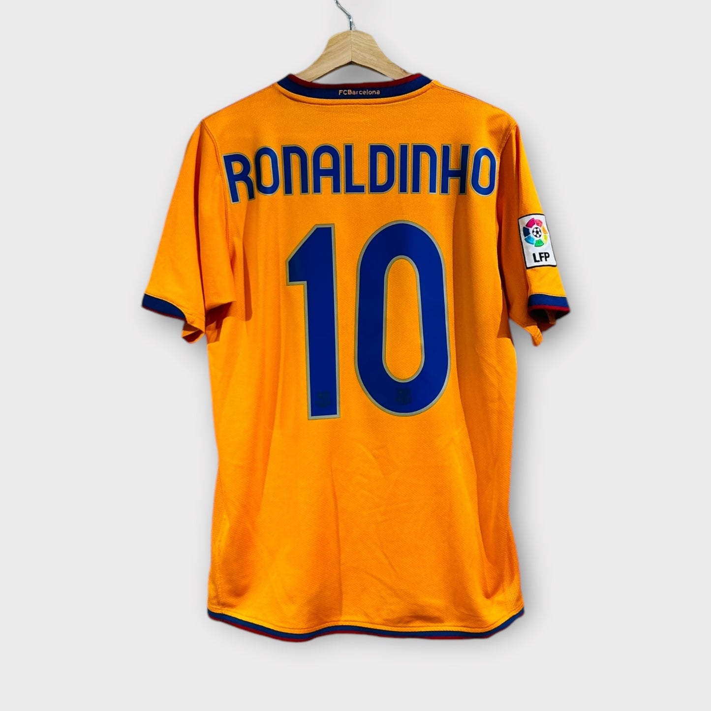 FC Barcelona 2007/08 Third - Ronaldinho 10 (Small)