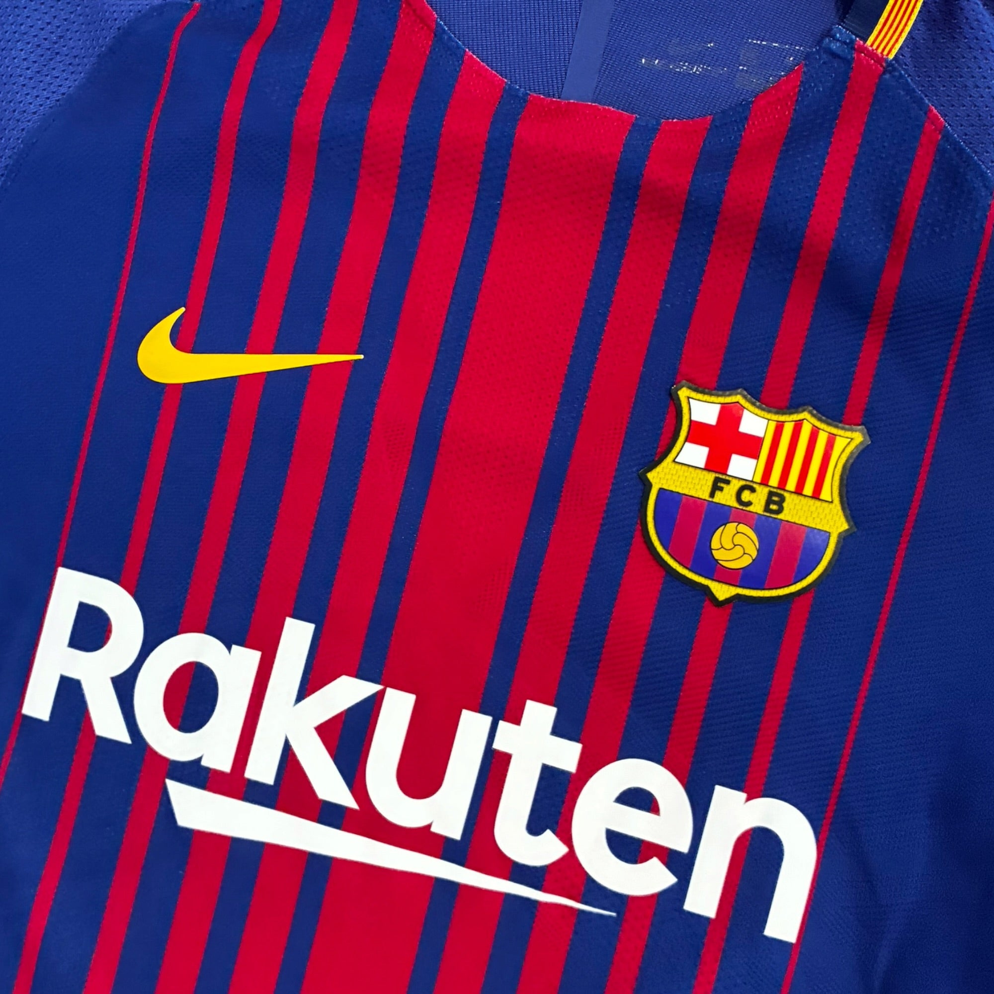 FC Barcelona 2017/18 Home Authentic Version - Iniesta 8 (Medium)