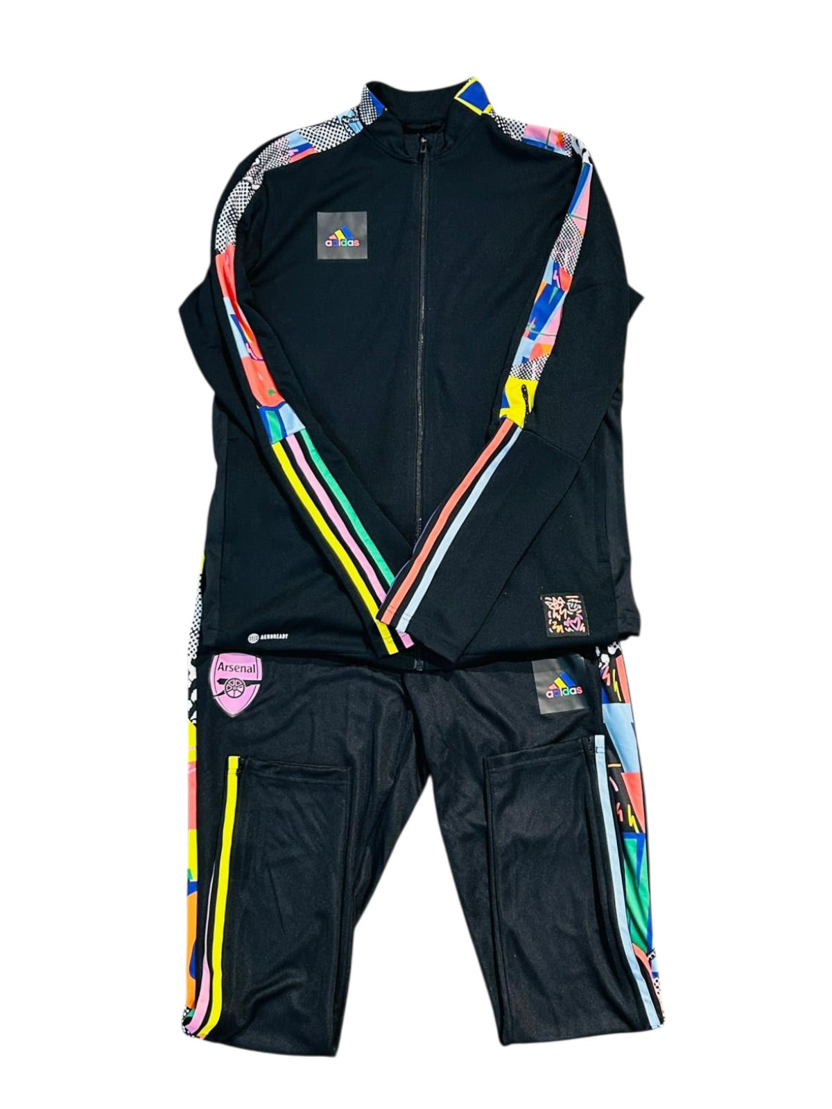 Arsenal 'Love Unites Pride' 2022/23 Adidas Tracksuit (Large) - KITLAUNCH
