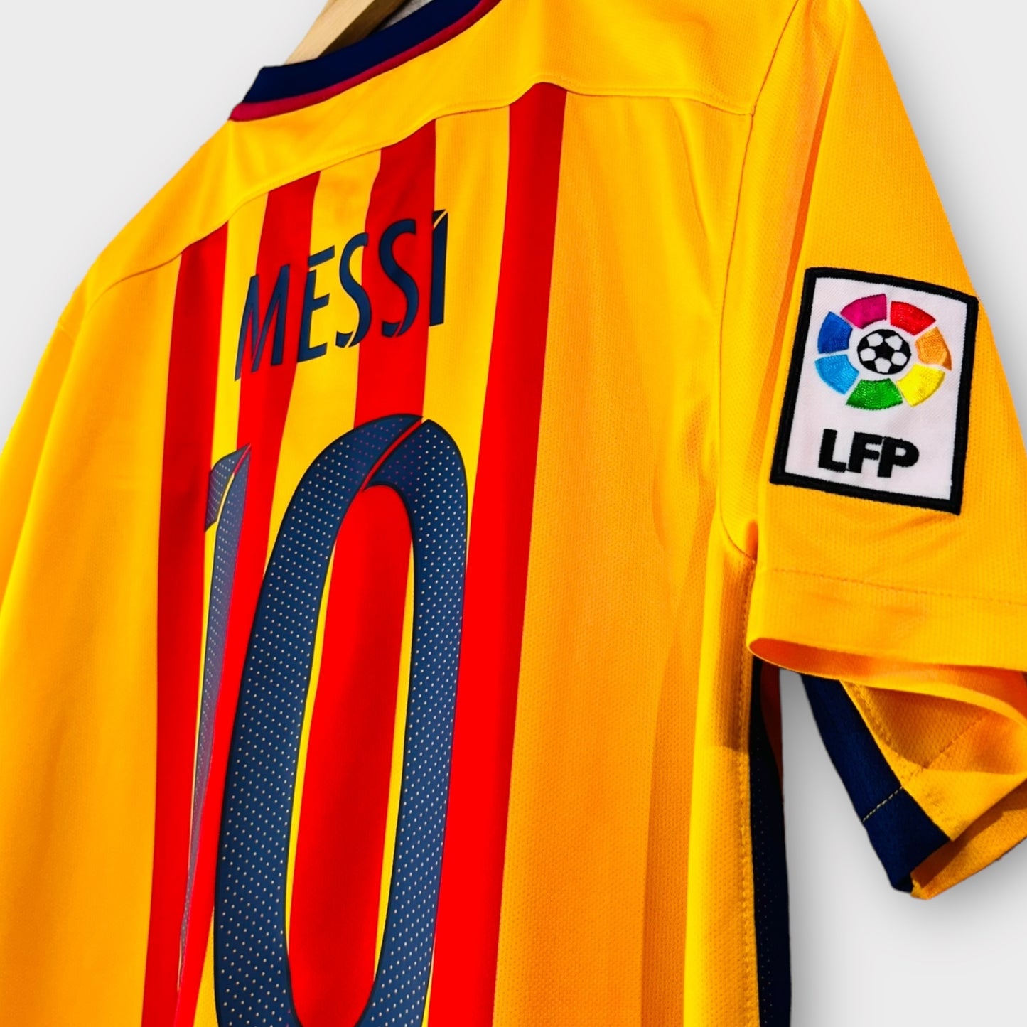 FC Barcelona 2015/16 Away - Messi 10 (Medium)