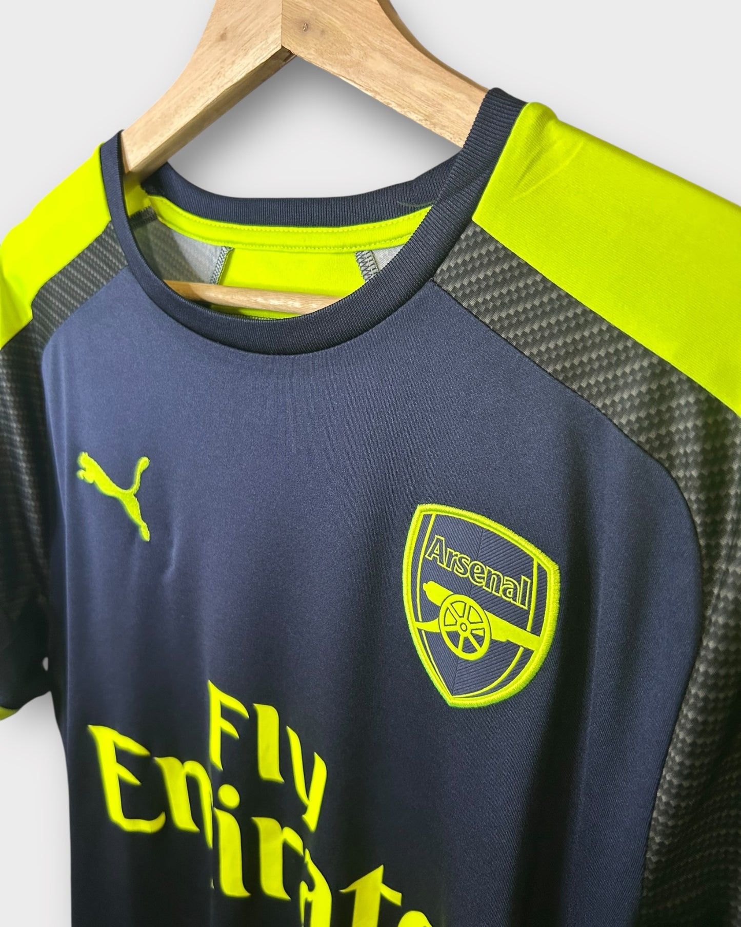 Arsenal FC 2016/17 Third - Özil 11 (Medium)