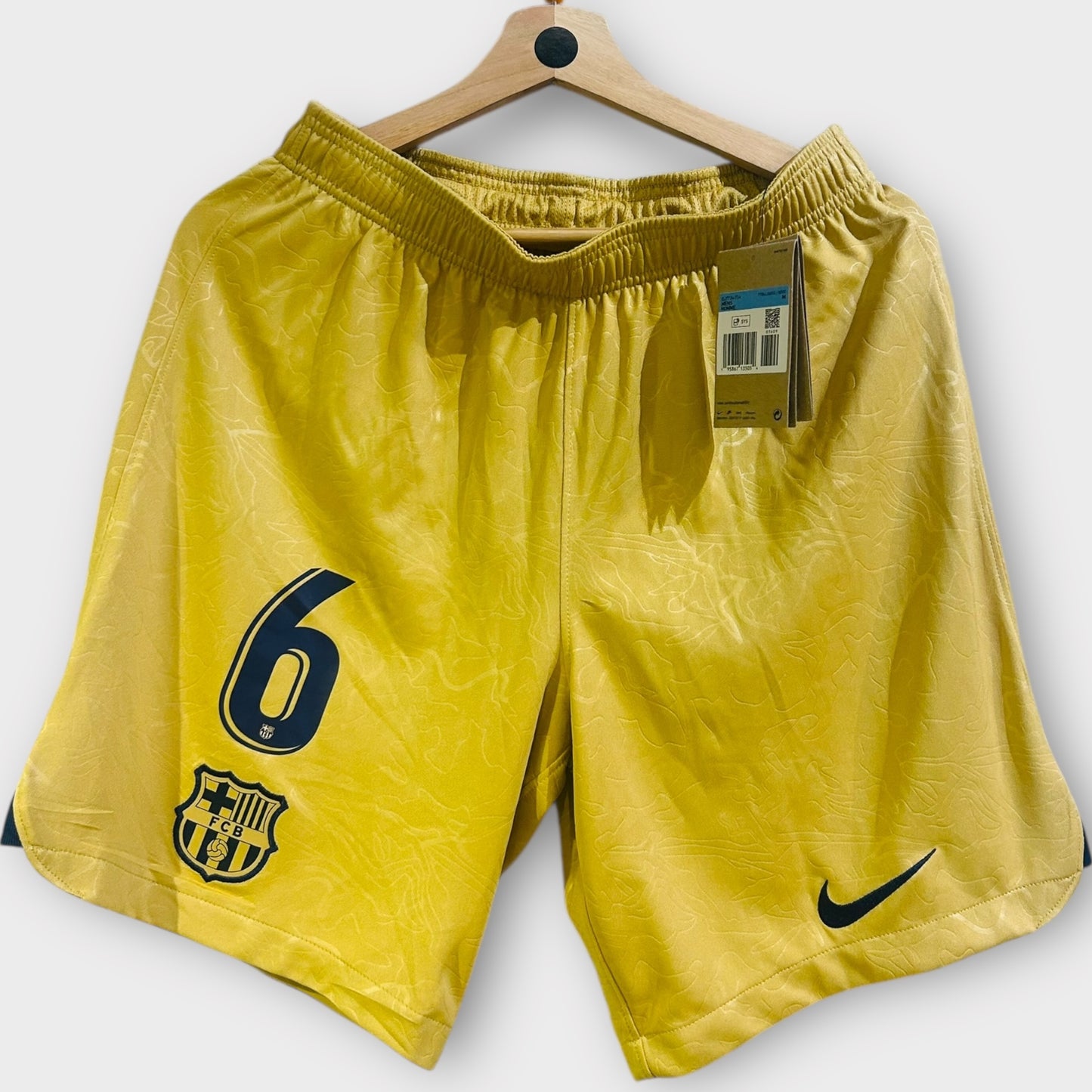 FC Barcelona 2022/23 Away & Shorts - Gavi 6 (Medium)