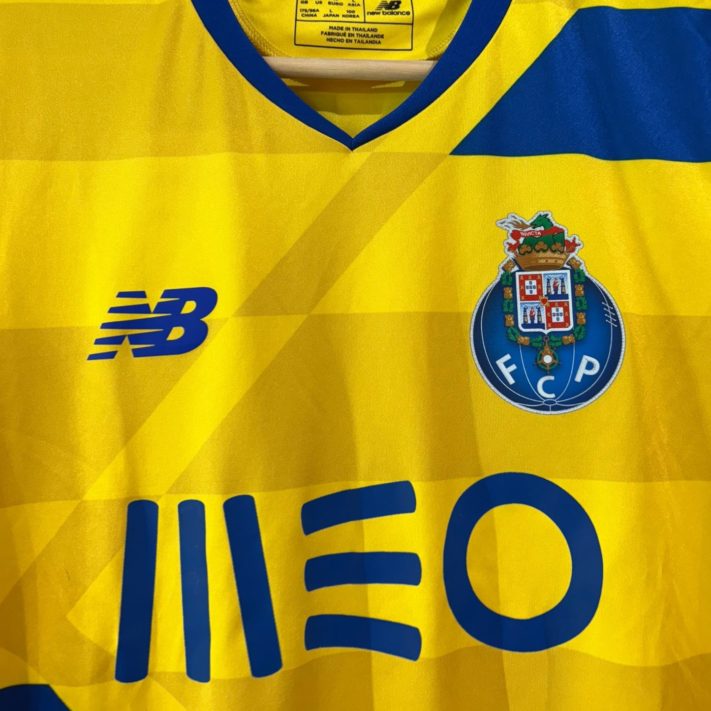 FC Porto 2016/17 Away (Medium)